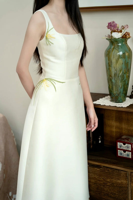 girlhomeshops- Vintage Beige Orchid Grass Embroidered Square Neck Midi Chinese Style Evening Gown gh6035