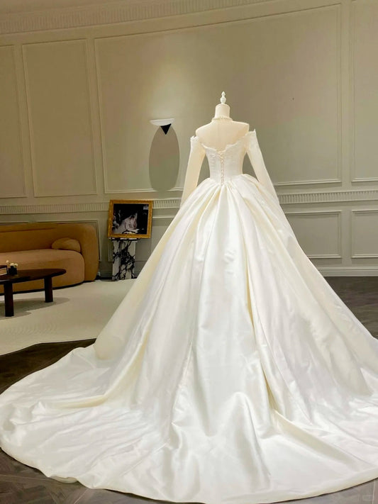 Girlhomeshops-A must-have for minimalist brides! Plain satin long-sleeved wedding dress gh5440