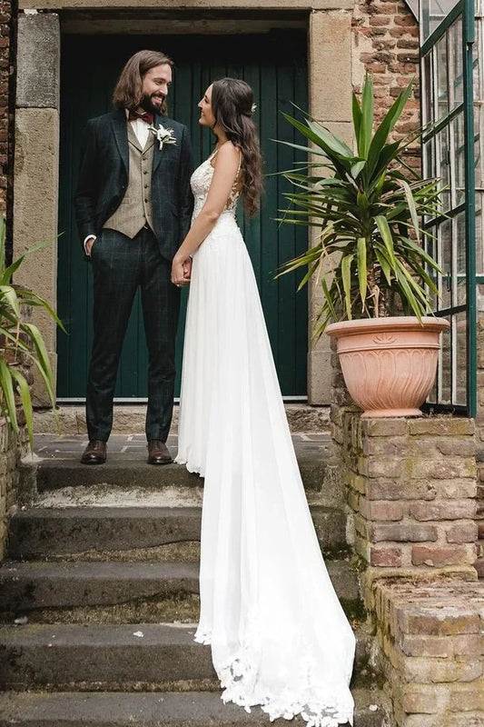 Chic V-Neck Spaghetti Straps A-Line Two Tone Wedding Dress