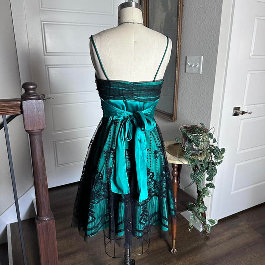 Girlhomeshops--Homecoming Dress Green and Black Vintage Prom Dress Velvet Floral Print gh5500