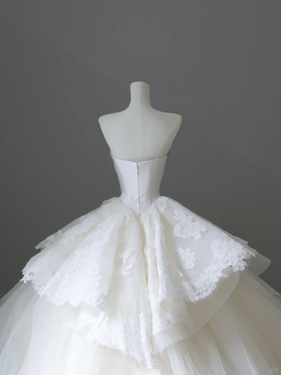Elegant white off-shoulder lace tulle simple floor-length wedding dress P2523