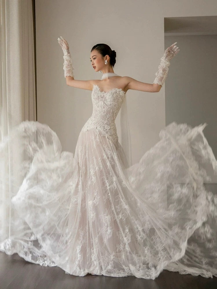 Flowing Lace Sweetheart Neckline A-Line Tulle Wedding Dress P2699
