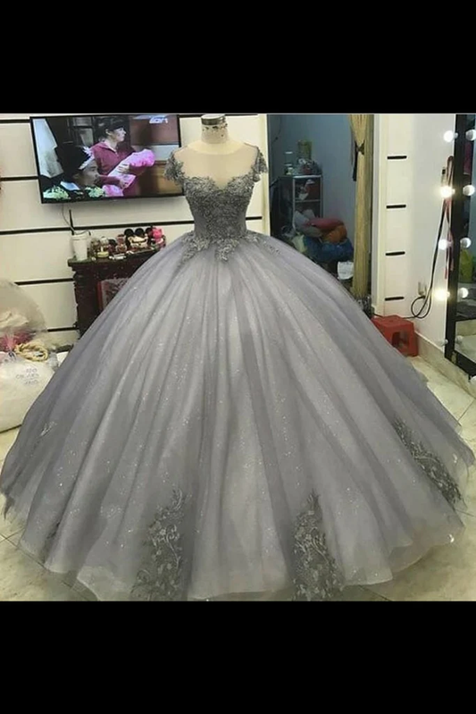 New Arrival Quinceanera Dresses Scoop Tulle With Applique Floor Length Ball Gown gh915