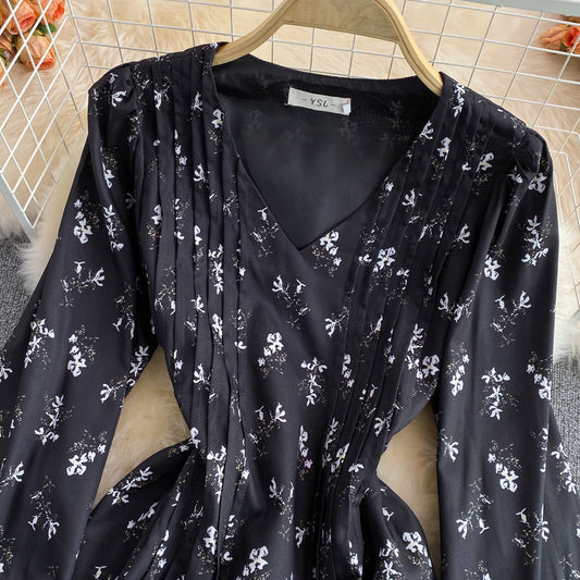 Light cooked wind Royal sister bubble sleeve V-neck Floral Dress 2993