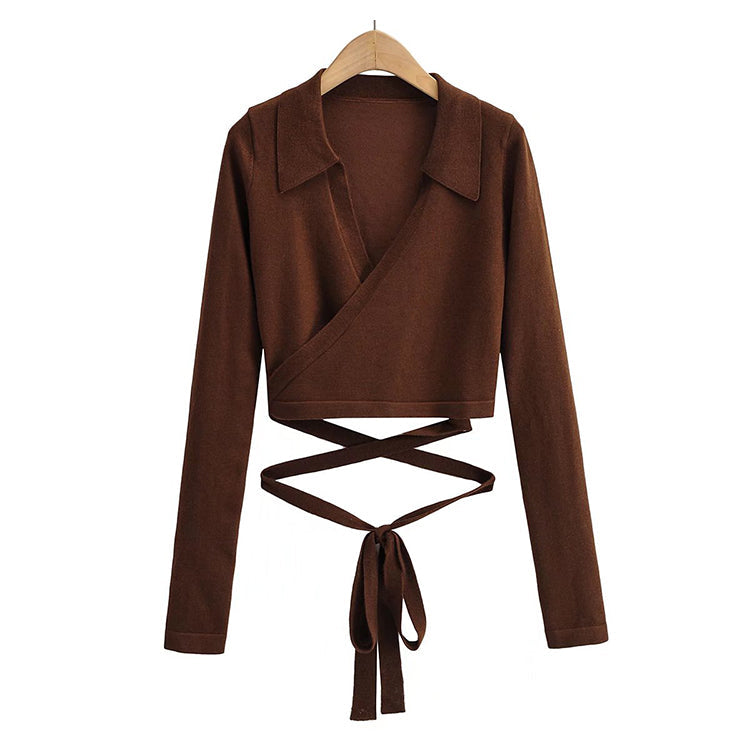 Design sense: the hot girl with exposed navel wears a solid color sweater 7480