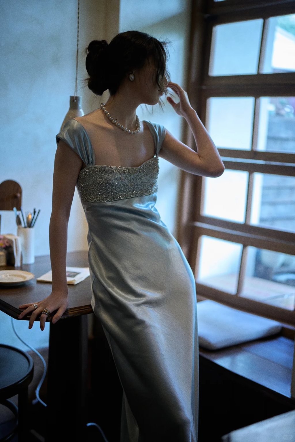 Elegant Blue Sheath Party Dress Straps Beaded Satin Long Formal Dresses