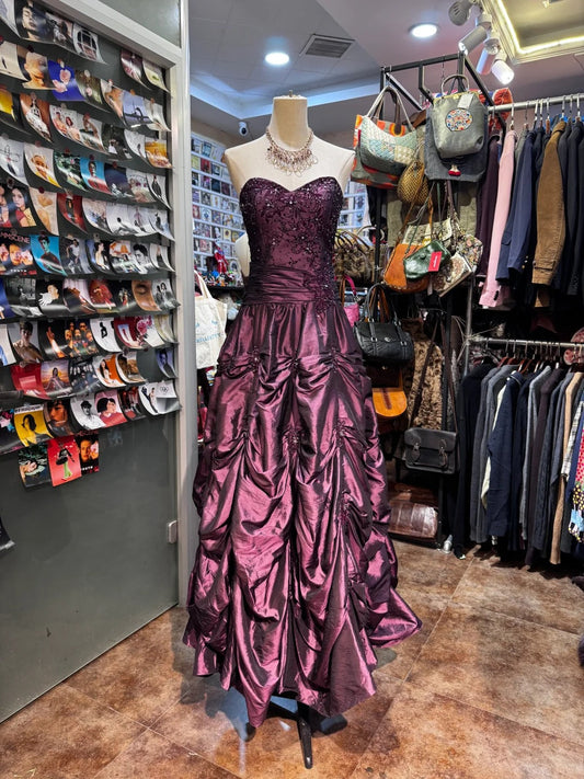 Vintage Luxury Sweetheart Neckline Embroidered Layered Pleated Satin Long Prom Dress Evening Dress P4154