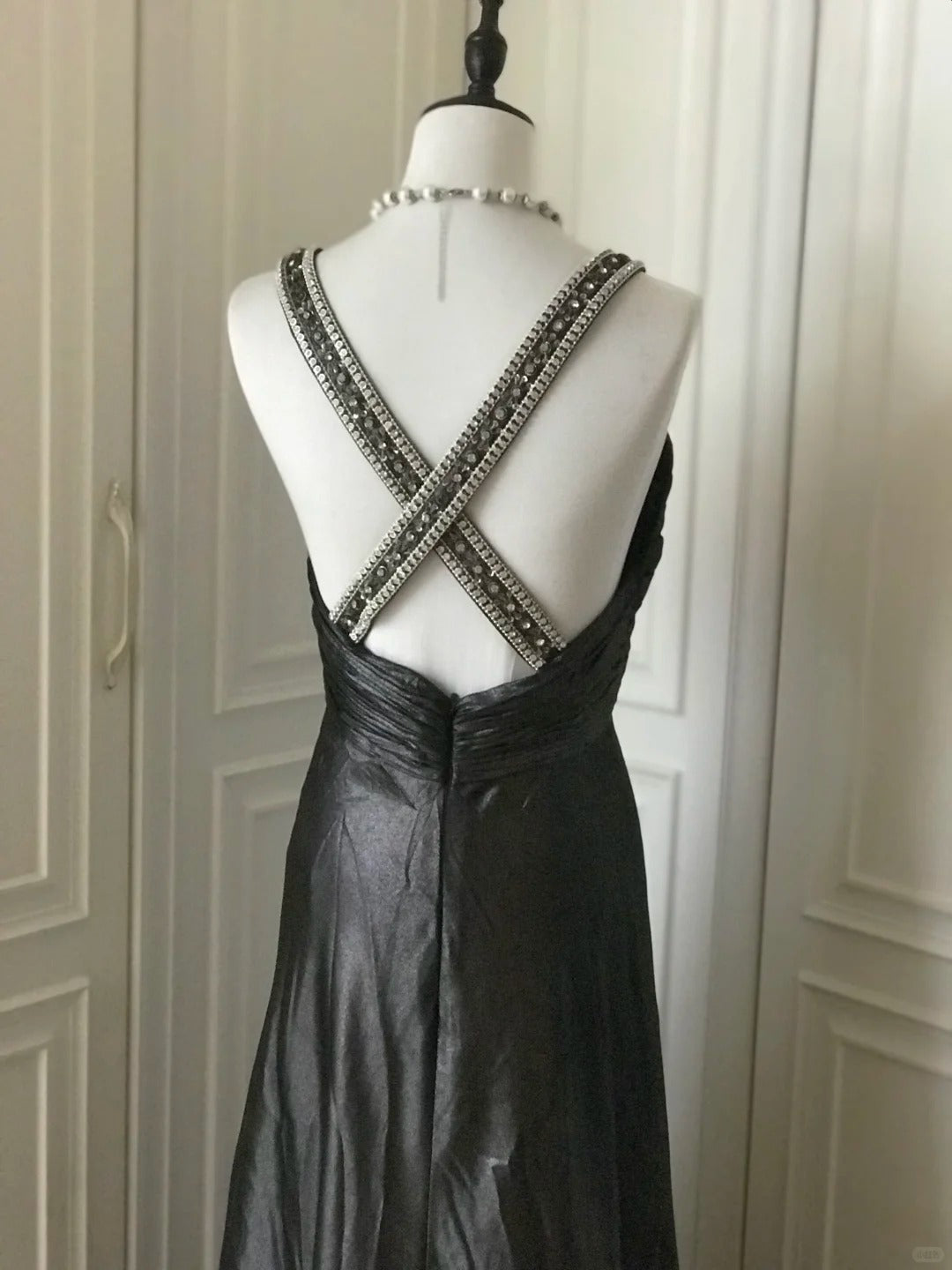 ✨🖤Black beaded mysterious and noble black swan vintag Downton Abbey deep V long satin ball gown evening dress gh4390