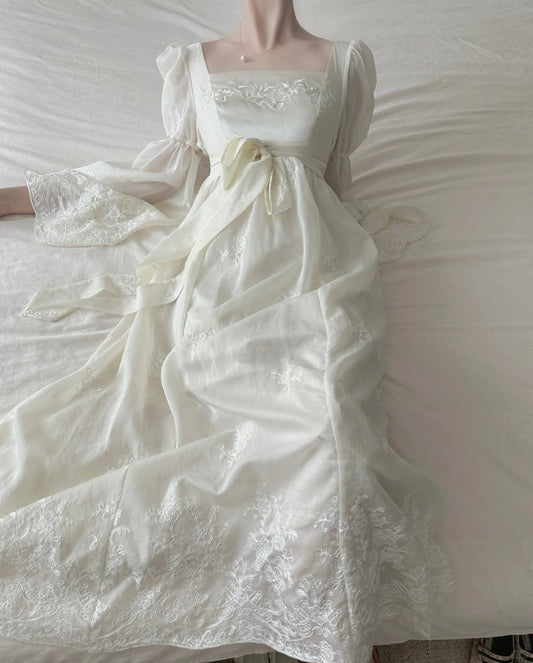 Retro Elegant Ivory A-line Square Neck Long Sleeve Embroidered Lace Long Prom Dress Evening Dress P4017