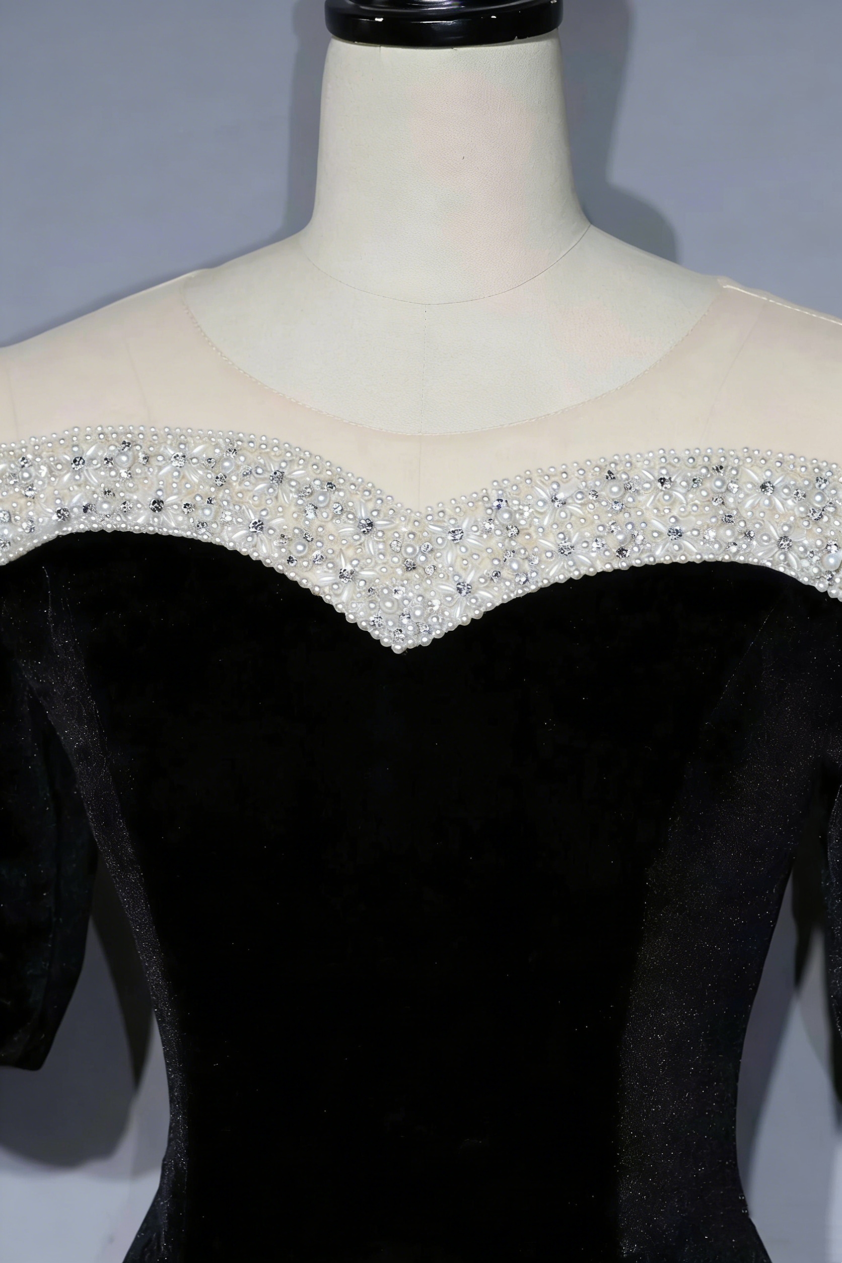 Elegant Black Velvet Mother of the Bride Dress Beaded Illusion Neck Half Sleeve Mermaid Evening Gown gh7103