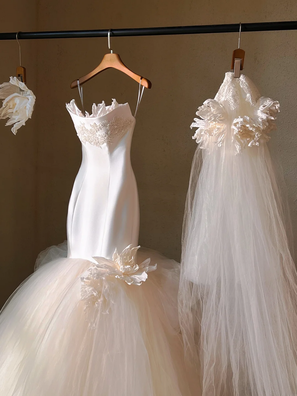 Gorgeous Satin Applique Strapless Mermaid Tulle Hem Wedding Dress TP5033