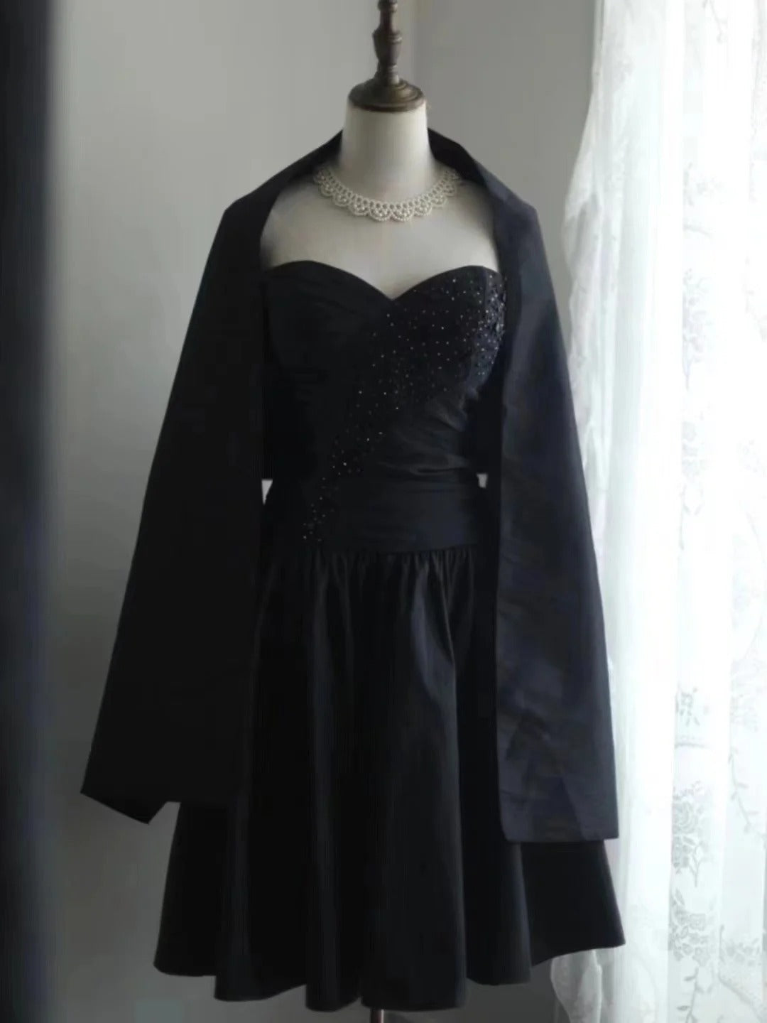 Vintage Little Black Dress Taffeta Short Homecoming Dress Satin Sweetheart Neckline Irregular Pleated Design Hand-beaded gh4375