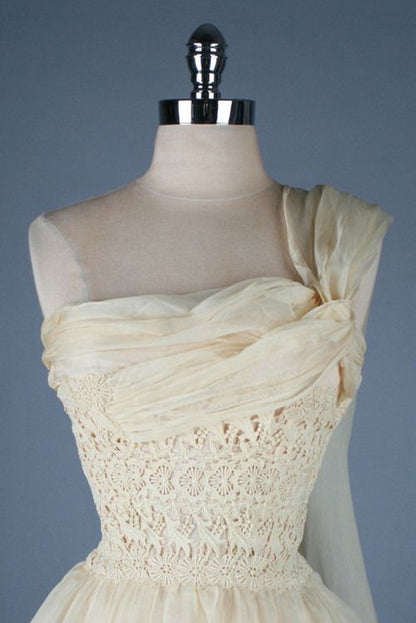 girlhomeshops--Pastel Yellow Lace Exquisite Short Satin Homecoming Dress gh5640