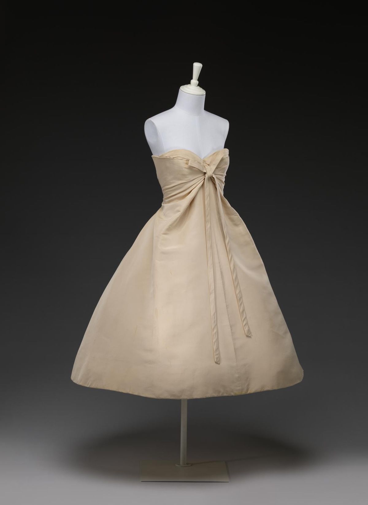 girlhomeshops--Beige Simple Mid-Length/Short Princess Elegant Formal Homecoming Dress Hoco Dress gh5603
