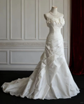 Romantic Strapless Mermaid Wedding Gown with 3D Floral Neckline TP5638