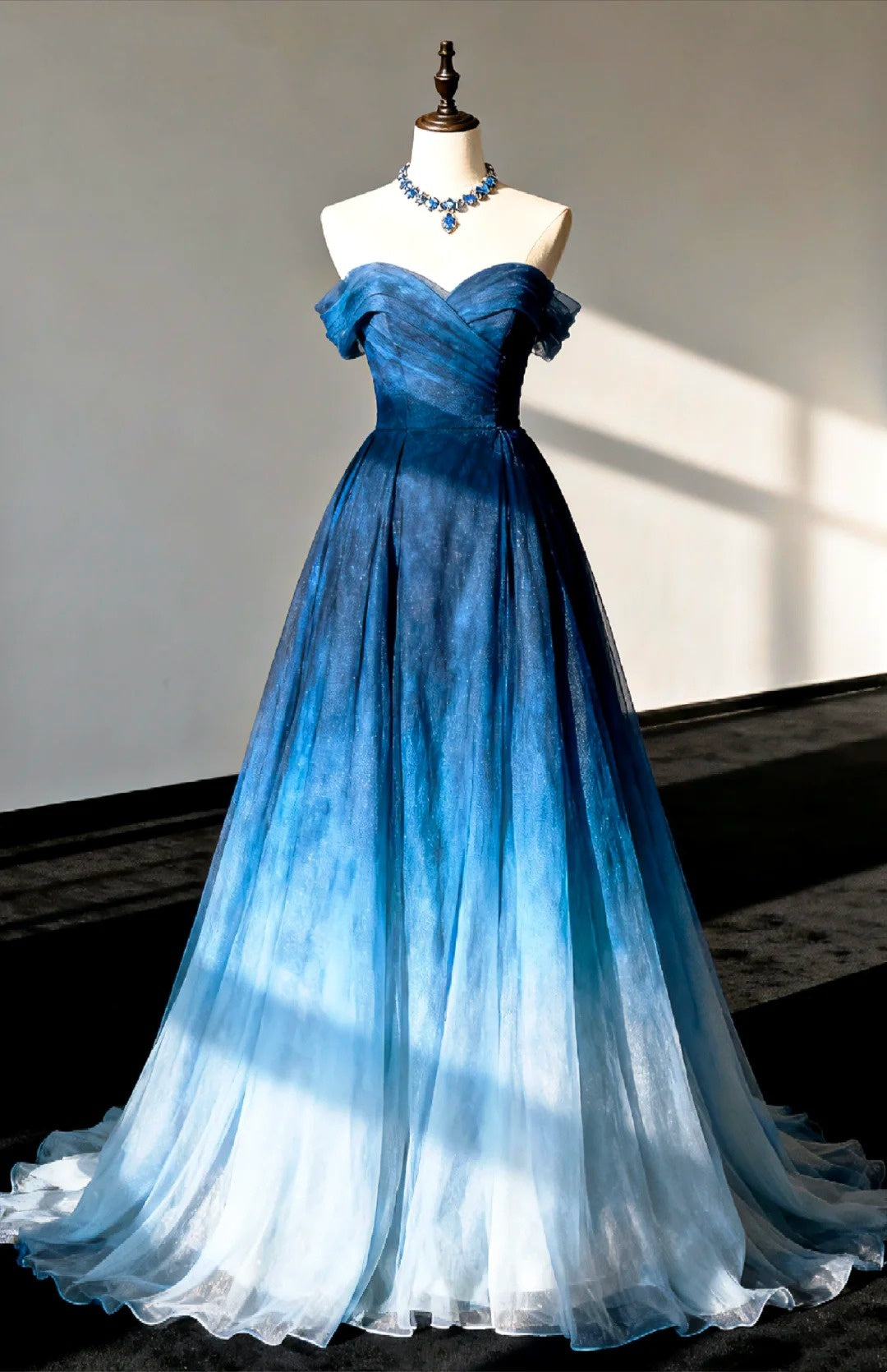 girlhomeshops-Blue Halter-Neck Gradient Long Tulle Dress gh6238