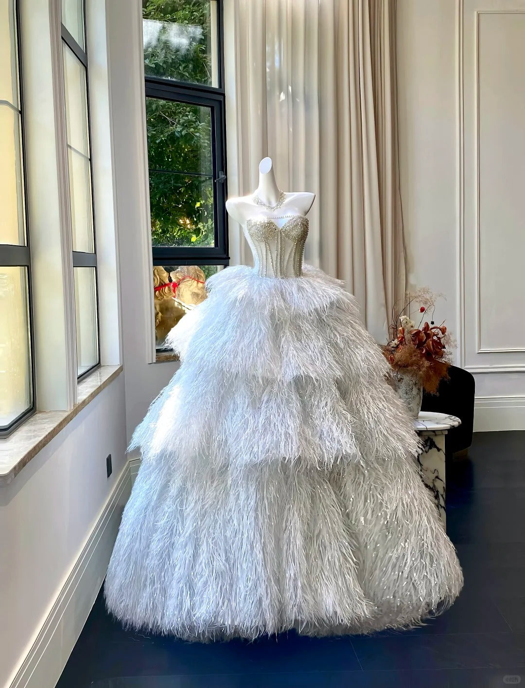 Luxurious White Strapless Feather Floor-length Ball Gown Wedding Dress P4084