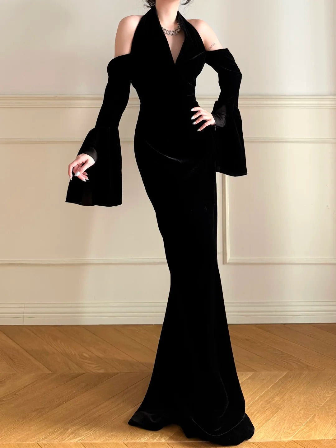 Vintage Elegant Black Halter Mermaid Velvet Long Prom Dress Evening Dress P4866