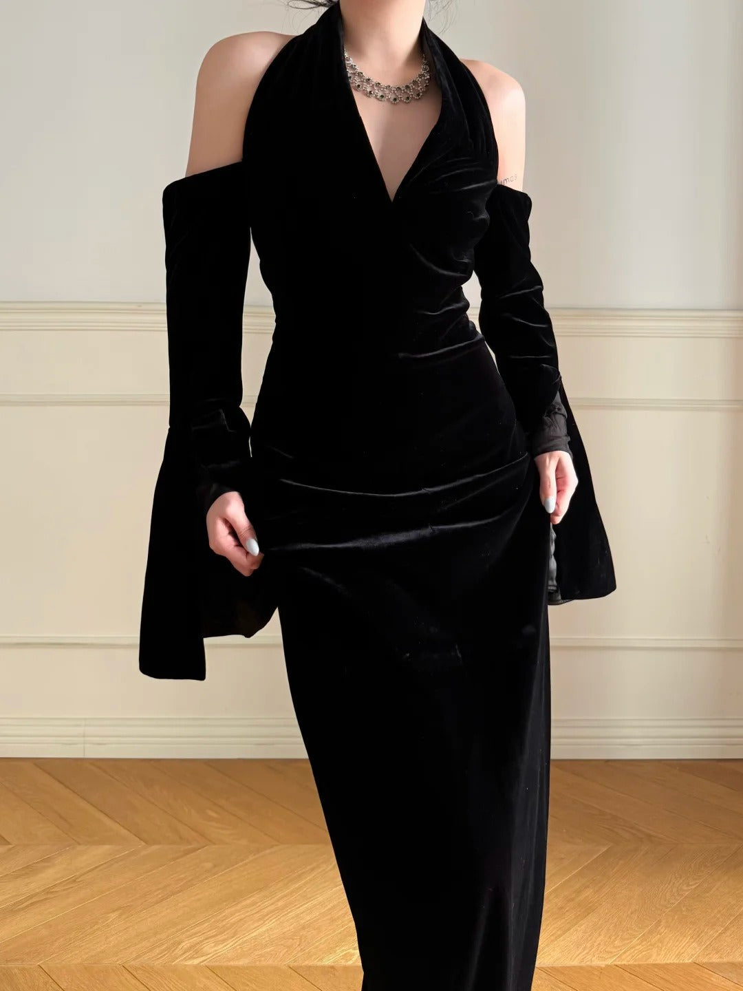 Vintage Elegant Black Halter Mermaid Velvet Long Prom Dress Evening Dress P4866