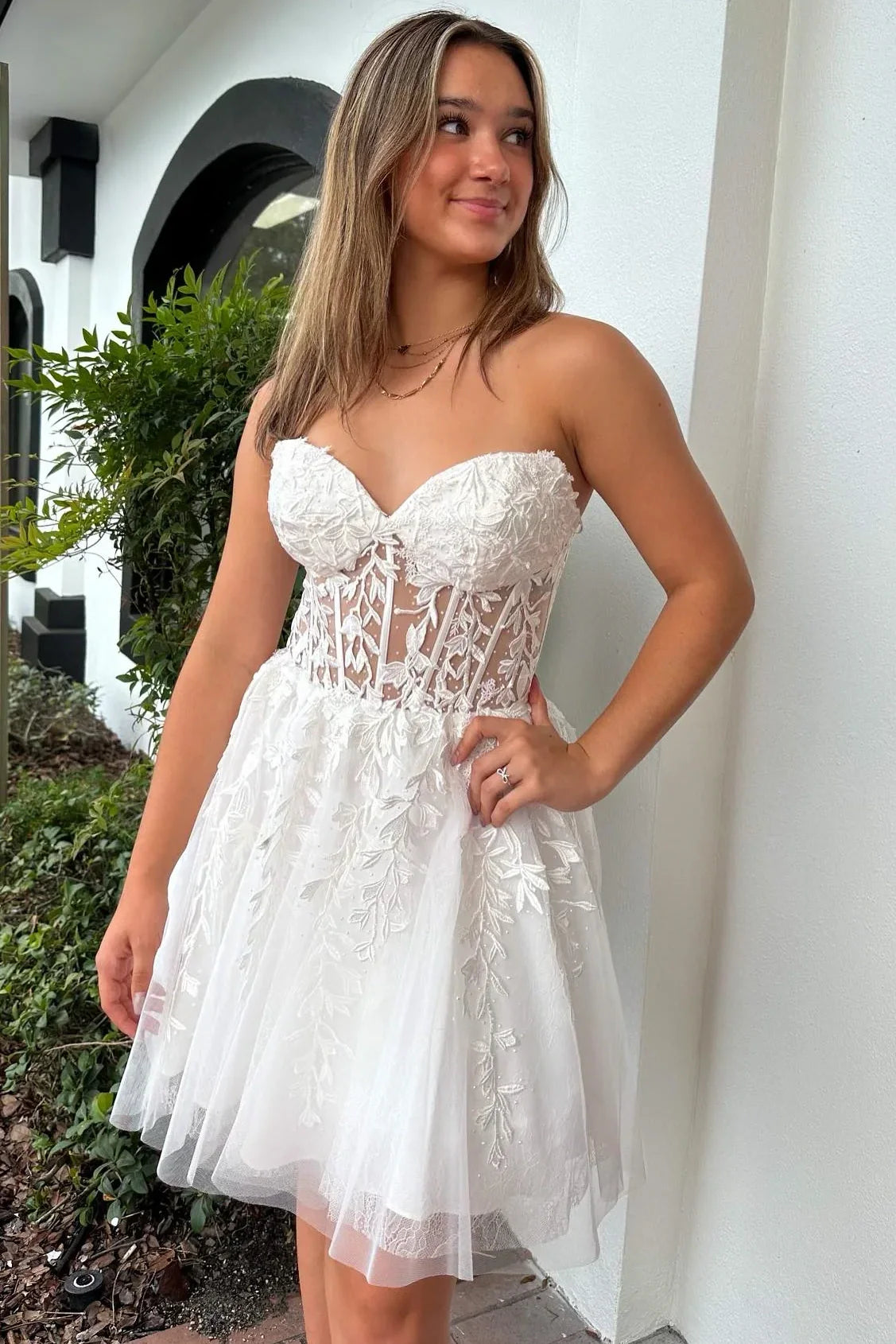 Casual Sweetheart Empire Lace Appliques Short Homecoming Dress