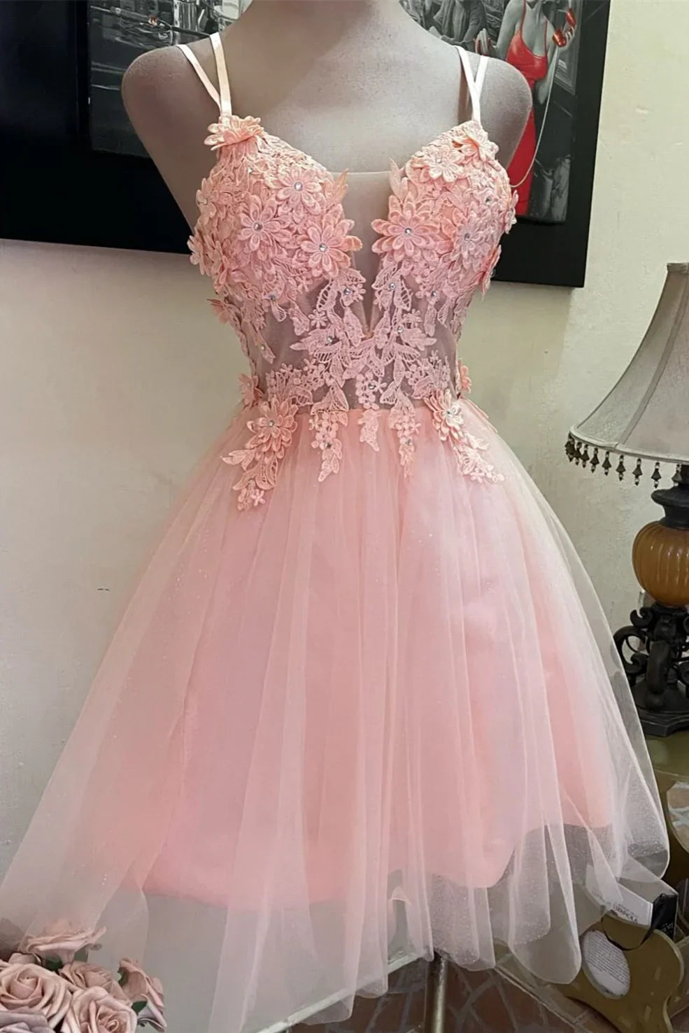 Cute Tulle A-Line Sleeveless Lace Appliques Mini Party Homecoming Dress