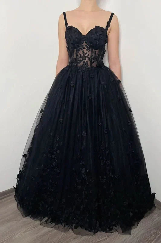 Elegant Sweetheart Spaghetti Straps Tulle A-Line Appliques Wedding Dress