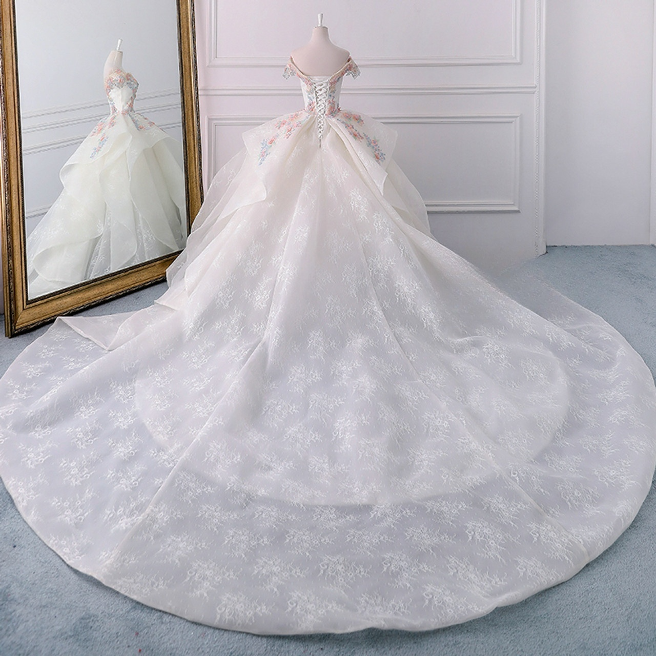 Dreamy Ball Gown Off The Shoulder Lace Applique Long Wedding Dress GG2973