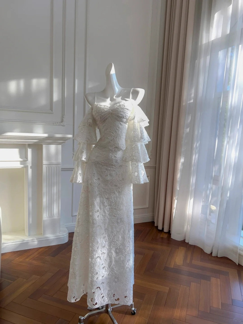Glittering A-Line White Prom Dress Long Sleeve Sequins Evening Dress GG5888
