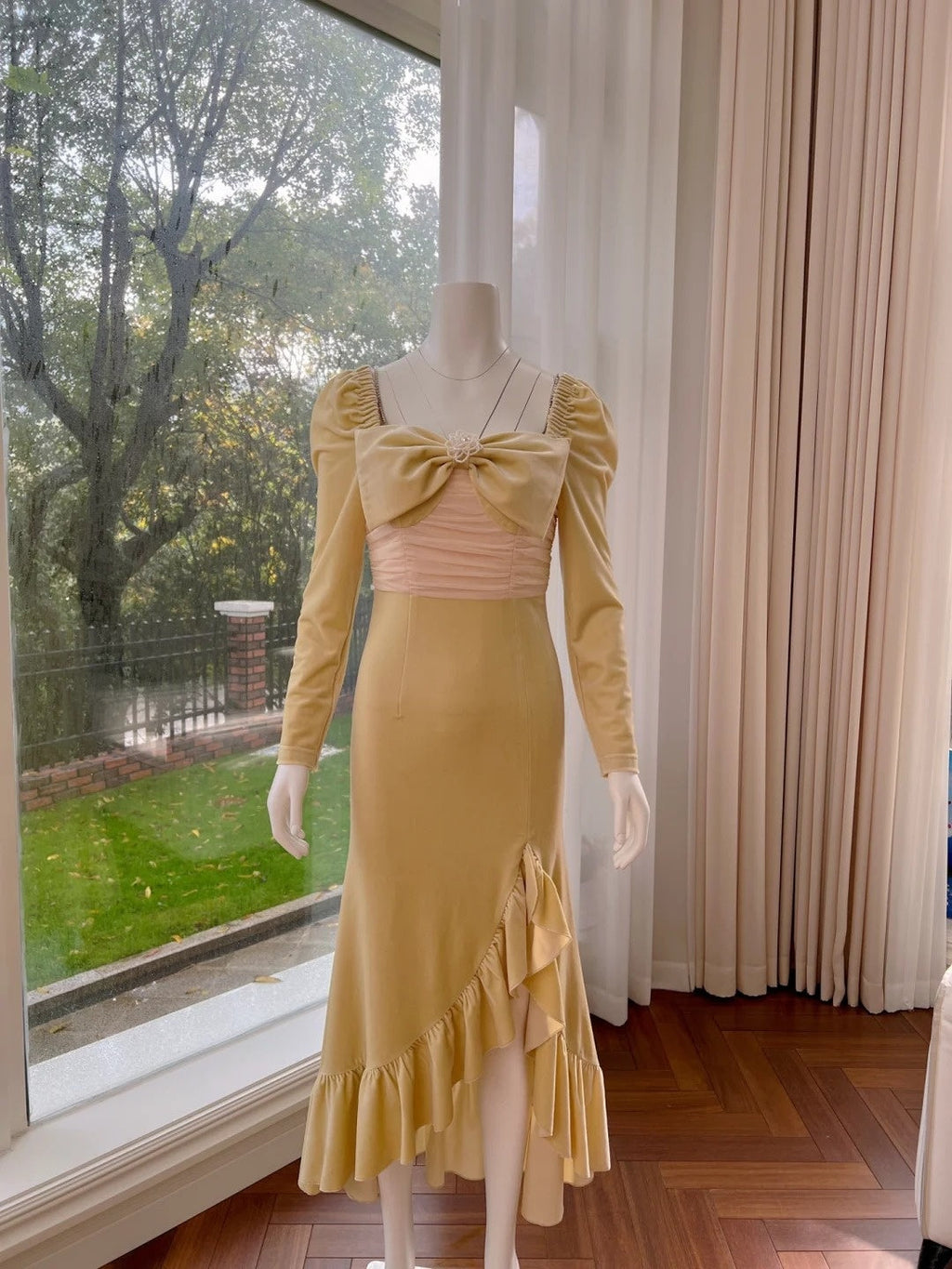 Unique Ruffles Yellow Prom Dress Long Sleeve Bow Sheath Evening Dress GG6003