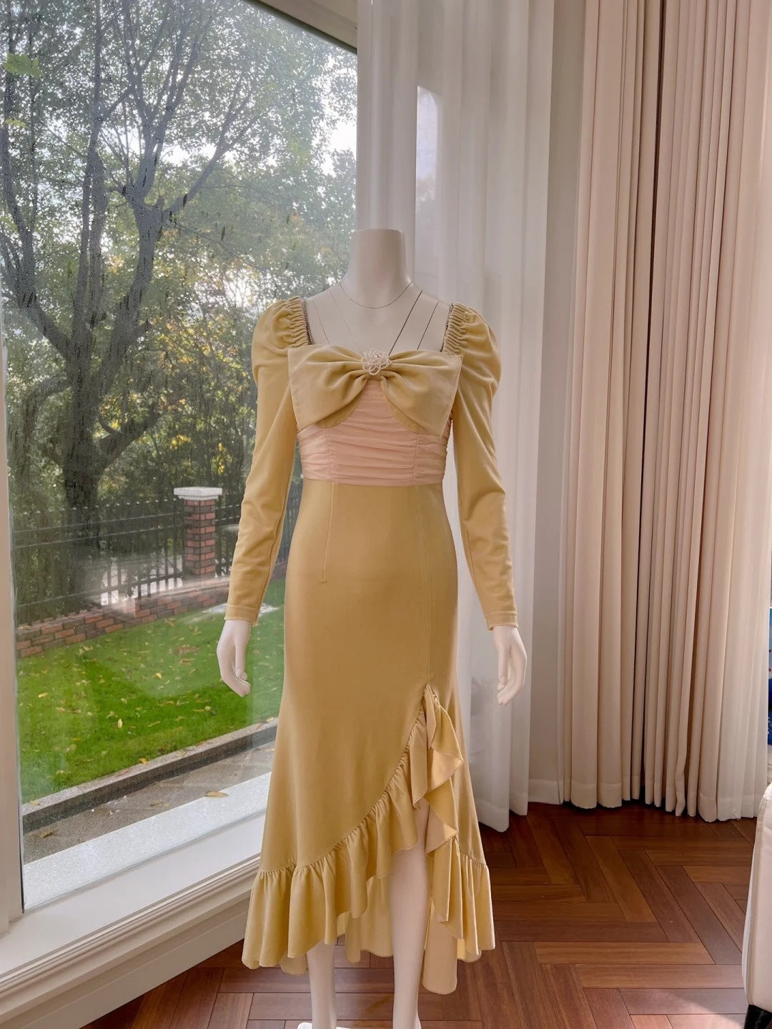 Unique Ruffles Yellow Prom Dress Long Sleeve Bow Sheath Evening Dress GG6003