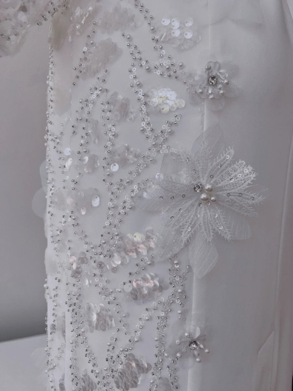 Glittering Spaghetti Straps White Prom Dress Seqiuns Appliques Sheath Evening Dress GG6015