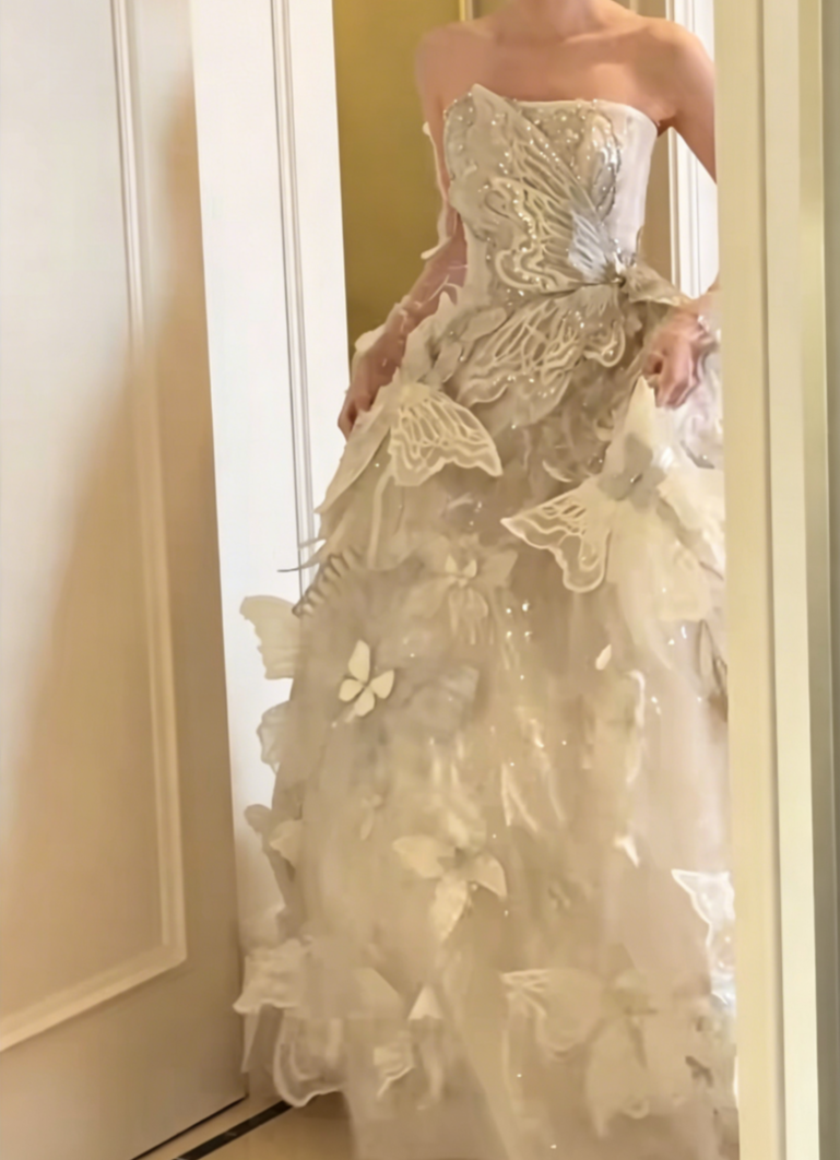 Fascinating Strapless Sequins Wedding Dress Appliques A-Line Bridal Dress GG6543