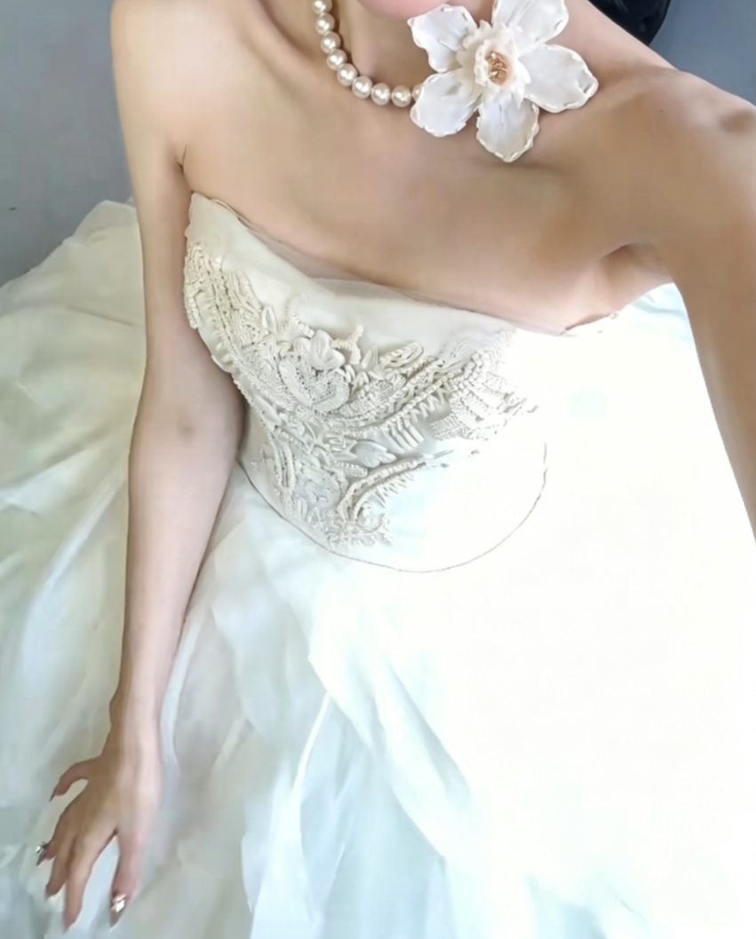 Classy Strapless Appliques Wedding Dress Tiered Tulle A-Line Bridal Dress GG6564