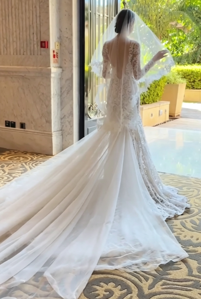 Romantic V Neck Wedding Dress Long Sleeve Lace Mermaid Bridal Dress GG6588