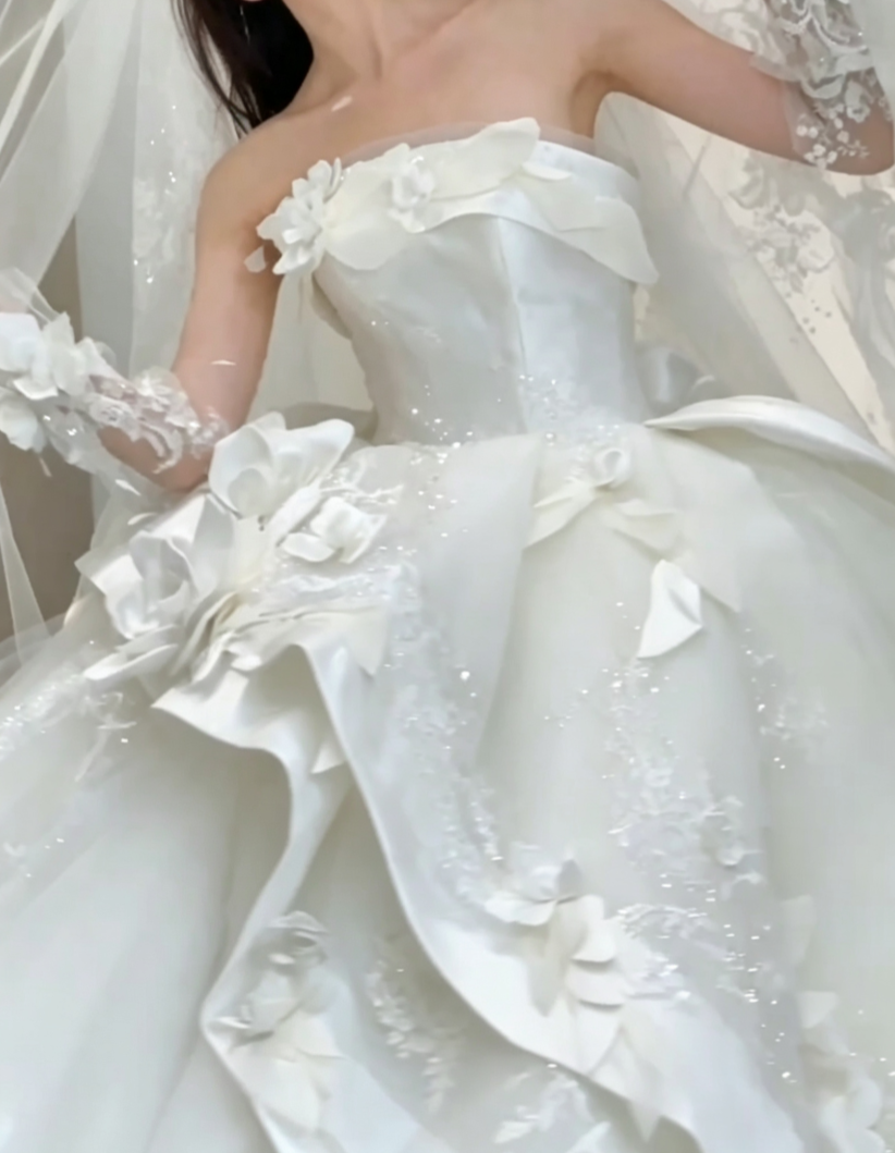 Attractive Strapless Wedding Dress Appliques Sequins A-Line Bridal Dress GG6590