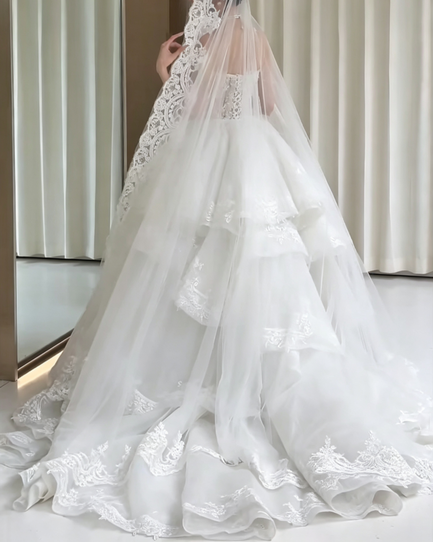 Chic Strapless Lace Wedding Dress With Train Appliques Mermiad Bridal Dress GG6602