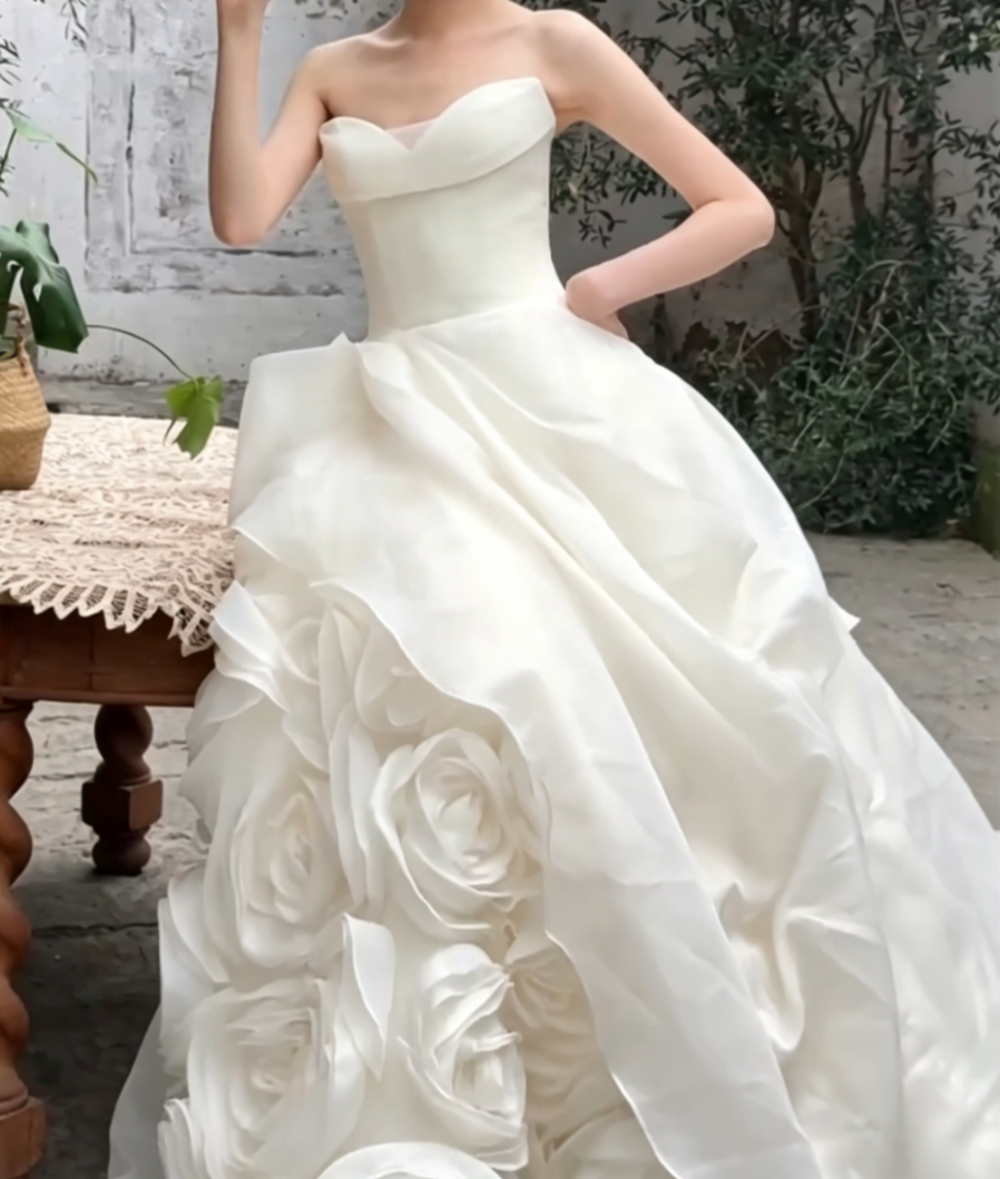 Chic Strapless Handmade Flowers Wedding Dress Satin A-Line Bridal Dress GG6614