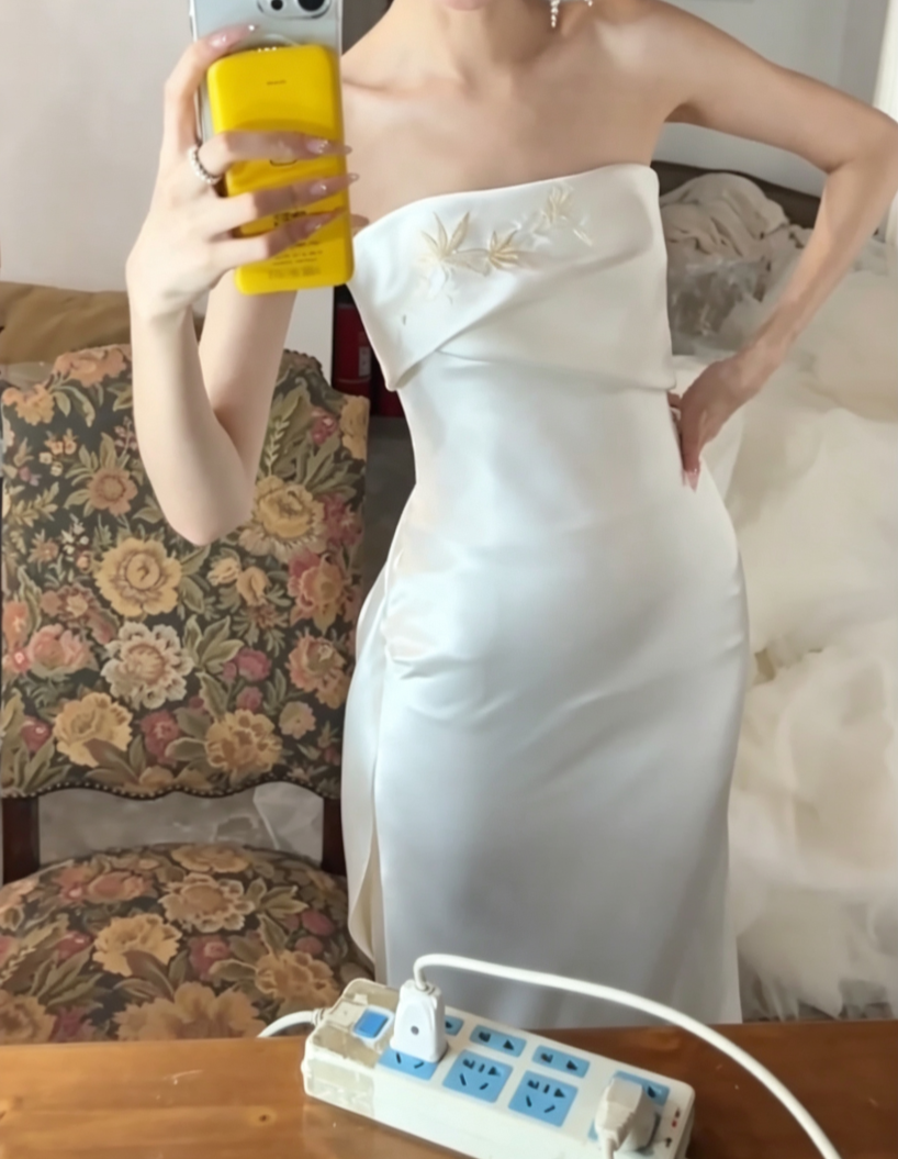 Retro Strapless Satin Wedding Dress  Embroidered Mermiad Bridal Dress GG6616