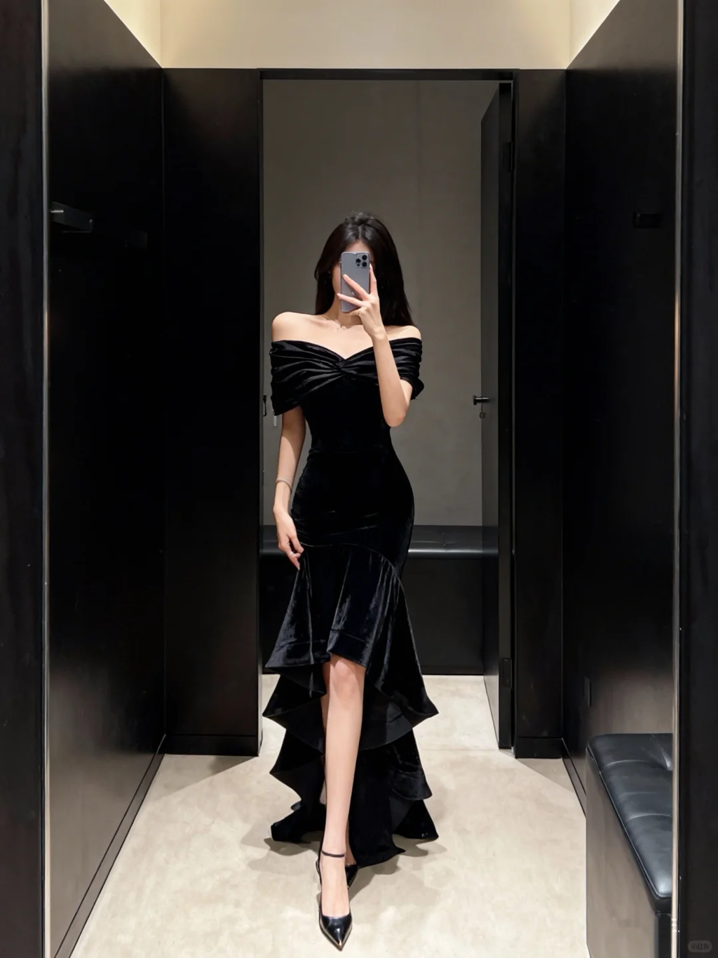 Sexy Mermaid Event Dresses Elegant Off the Shoulder Black Ruffle Velvet Long Prom Dress