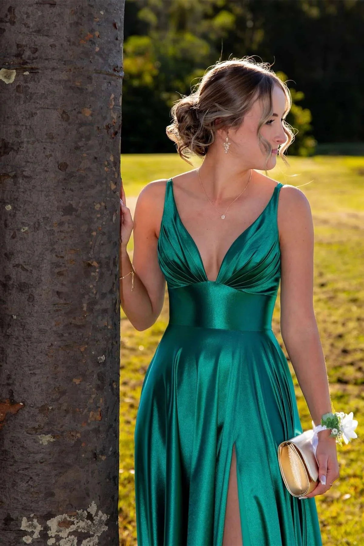 Low V-Neck Sleeveless Empire A-Line Party Prom Dress With Leg Slit