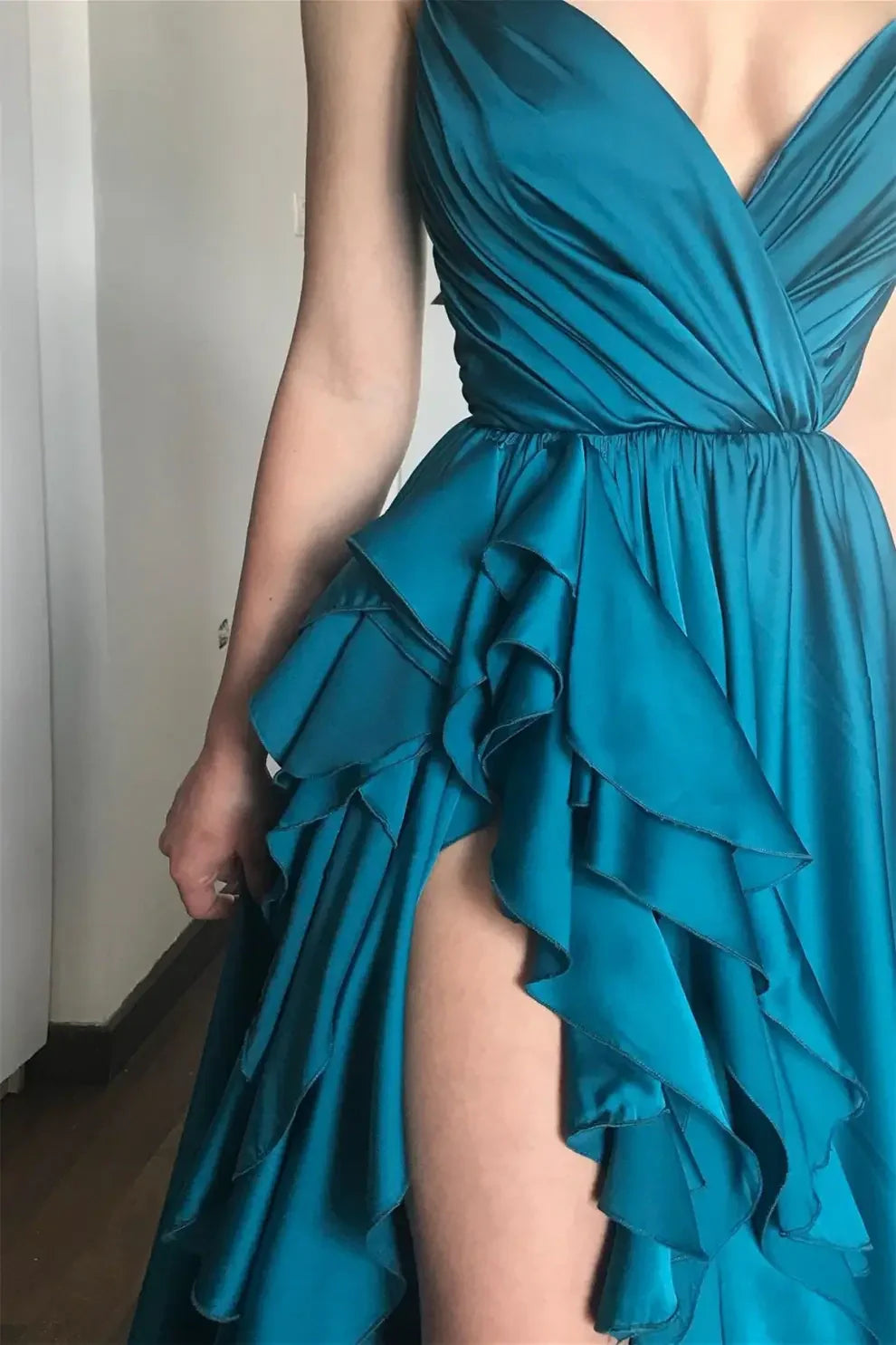 Low V-Neck Spaghetti Straps A-Line Ruffled Party Prom Dress