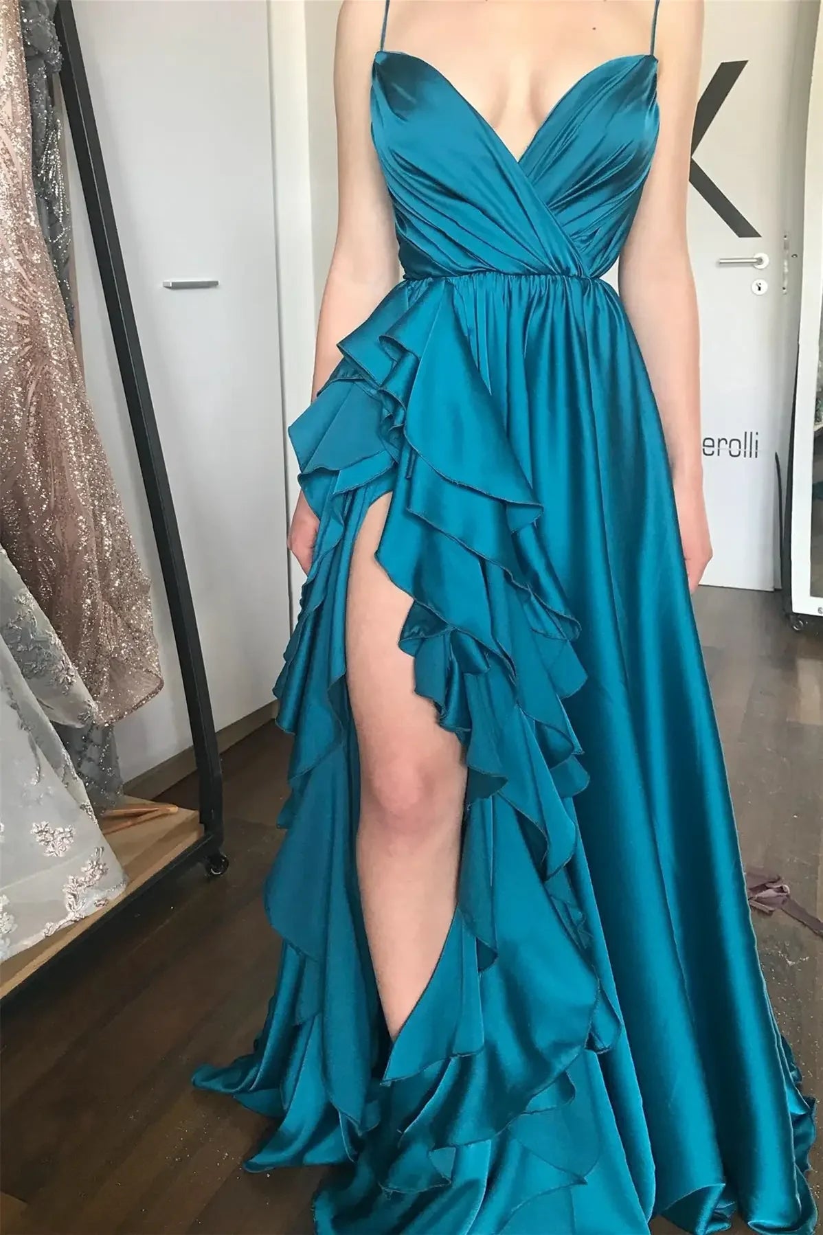 Low V-Neck Spaghetti Straps A-Line Ruffled Party Prom Dress