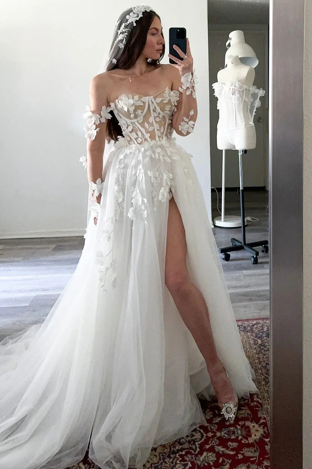 Modest A-Line Sweetheart Off-Shoulder Lace Appliques Tulle Wedding Dress
