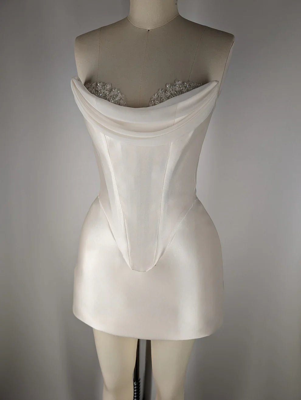 Elegant Satin Tube Top Feather Edge Bodycon 19th Birthday Homecoming Dress P3604