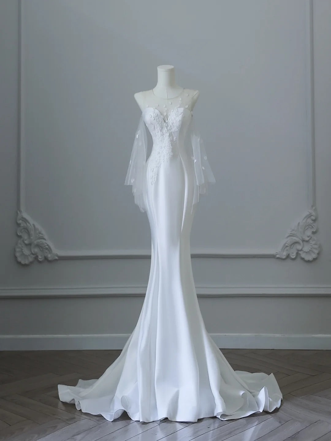 Elegant White Round Neck Lace Sleeveless Mermaid Satin Wedding Dress P2529