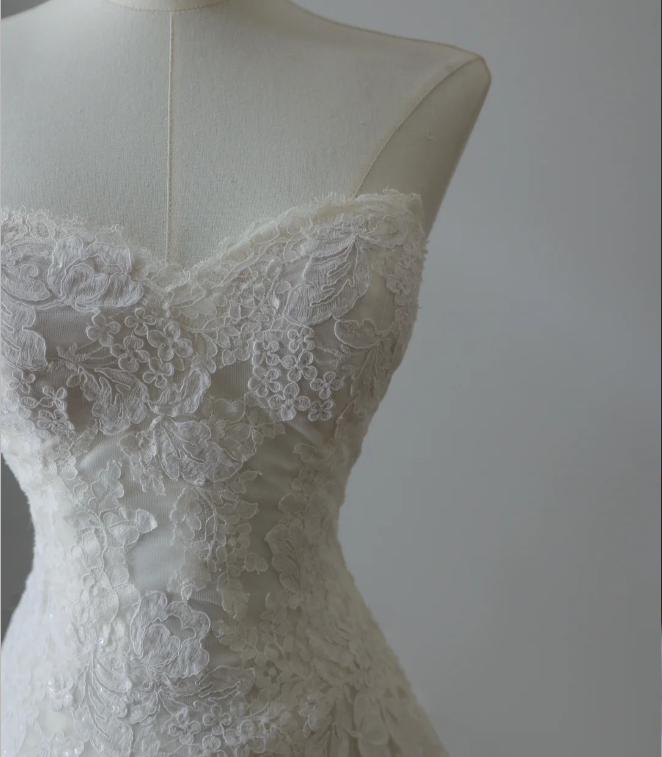 Elegant White Strapless Lace Tulle A-Line Wedding Dress P2563