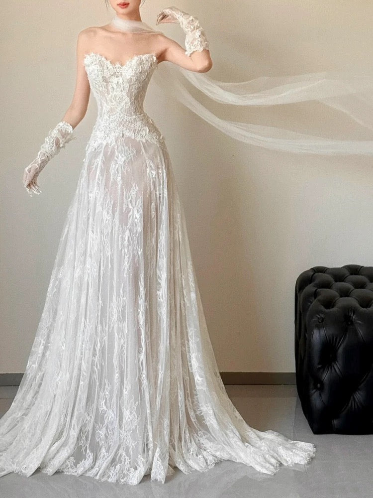 Flowing Lace Sweetheart Neckline A-Line Tulle Wedding Dress P2699