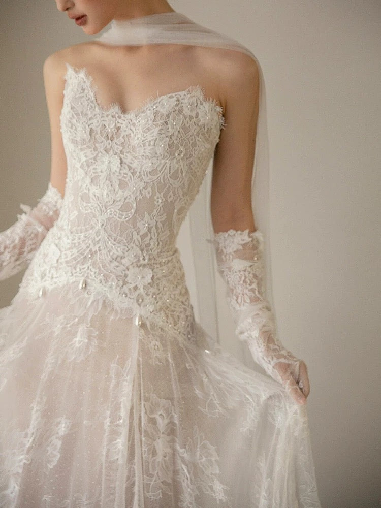 Flowing Lace Sweetheart Neckline A-Line Tulle Wedding Dress P2699