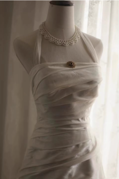 Vintage Satin Halter Neck A-Line Wedding Dress with Small Train P2729