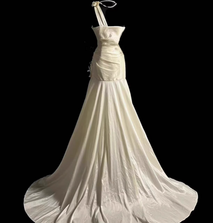 Retro One Shoulder Strapless 3D Flower Fishtail Wedding Dress with Small Train P2731